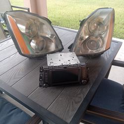 Cadillac Dts Headlight With Radio