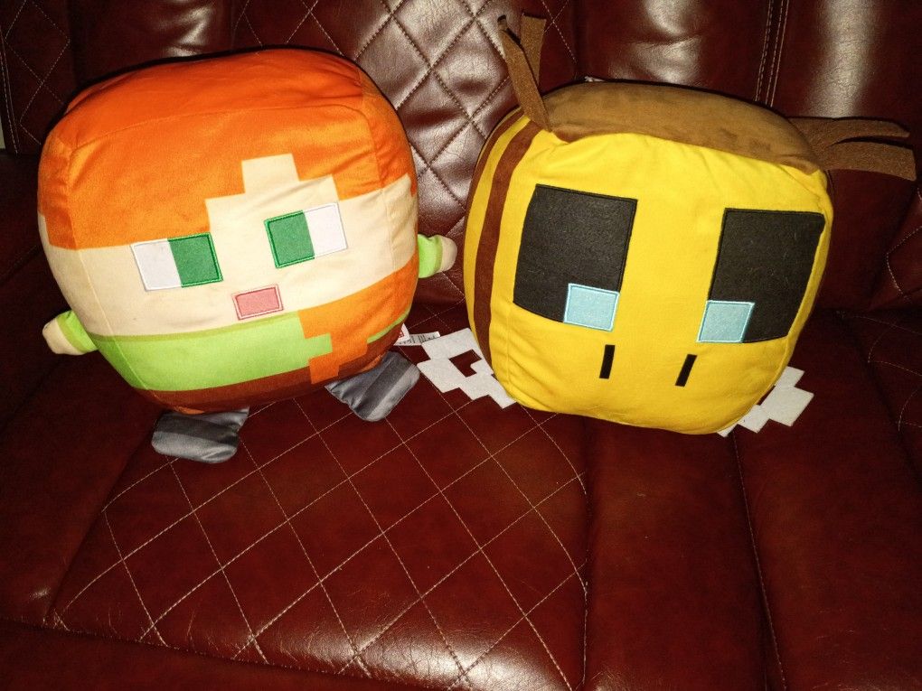 2 Minecraft Plushes