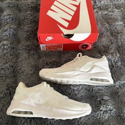 $70 NEW  Women’s Nike Air Max Bolt