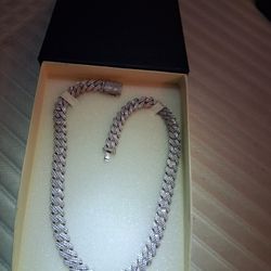 Very nice, real diamond.cain