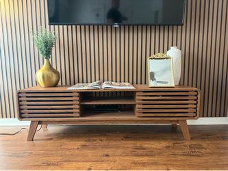 TV Stand/ Entertainment Center