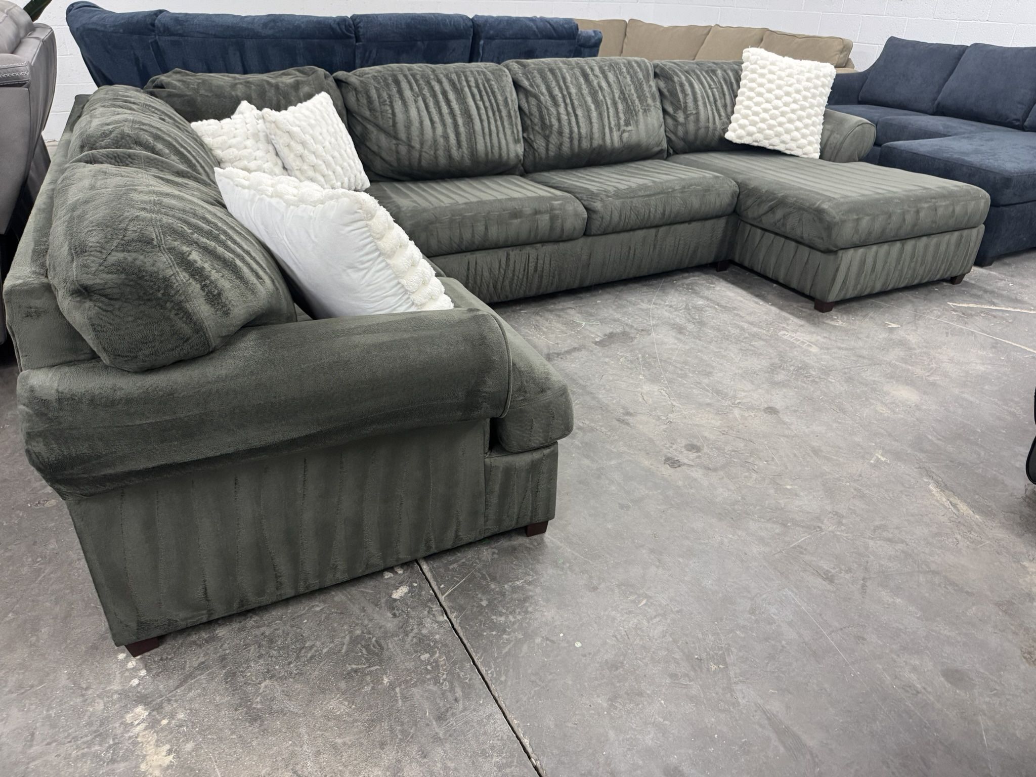 Free Delivery* Like New Gray/Green Sectional Sofa with Chaise! #SofaKingLV