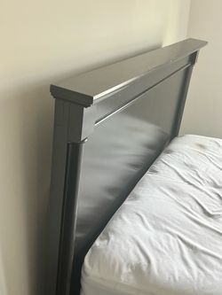 Wooden Queen Sized headboard + metal frame