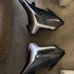 2022-2023 Toyota Tundra Headlights