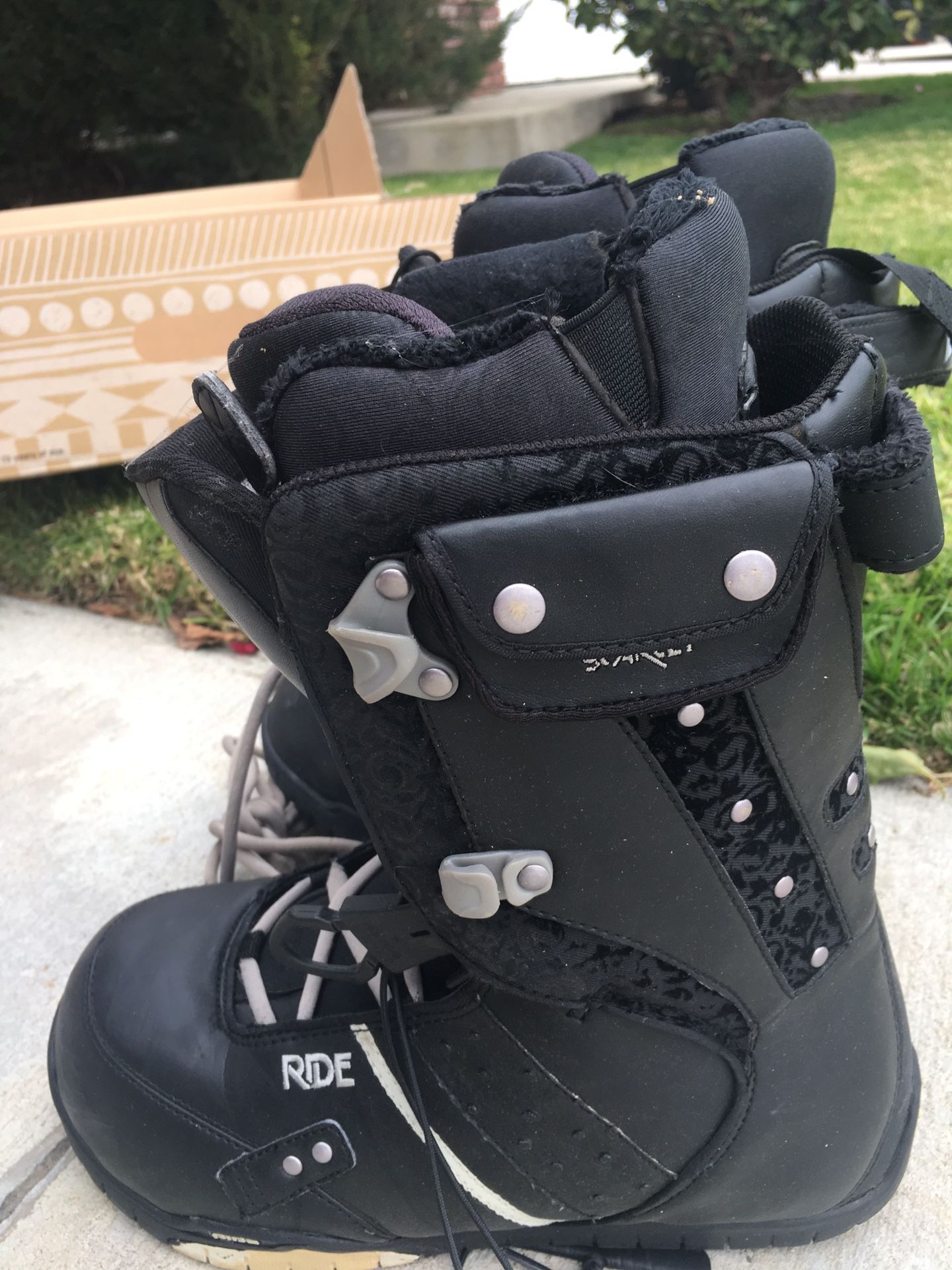 Women’s snowboard boots Ride size 9