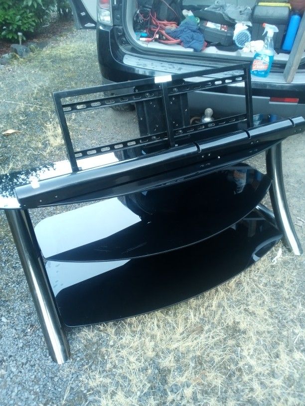 Metal Frame w/Glass Shelves TV Stand w/TV Mount