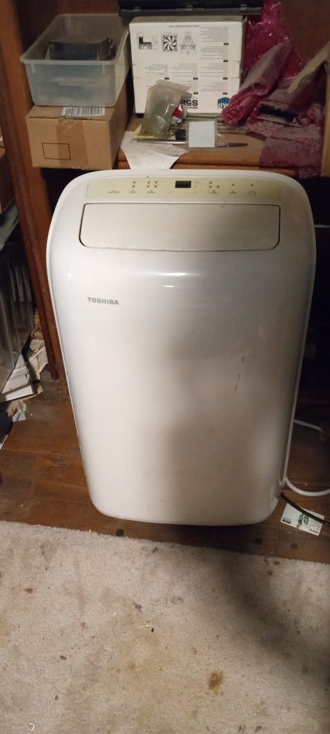 Toshiba Portable Air Conditioner 8000btu W/Remote