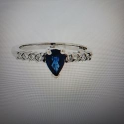Sapphire Teardrop Eight Diamond Ring