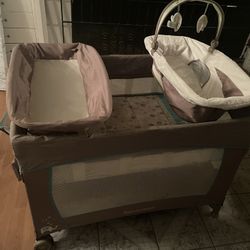 Play Bin With Changing Table N Bassinet 