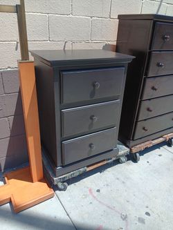 Pine low 3-drawer dresser