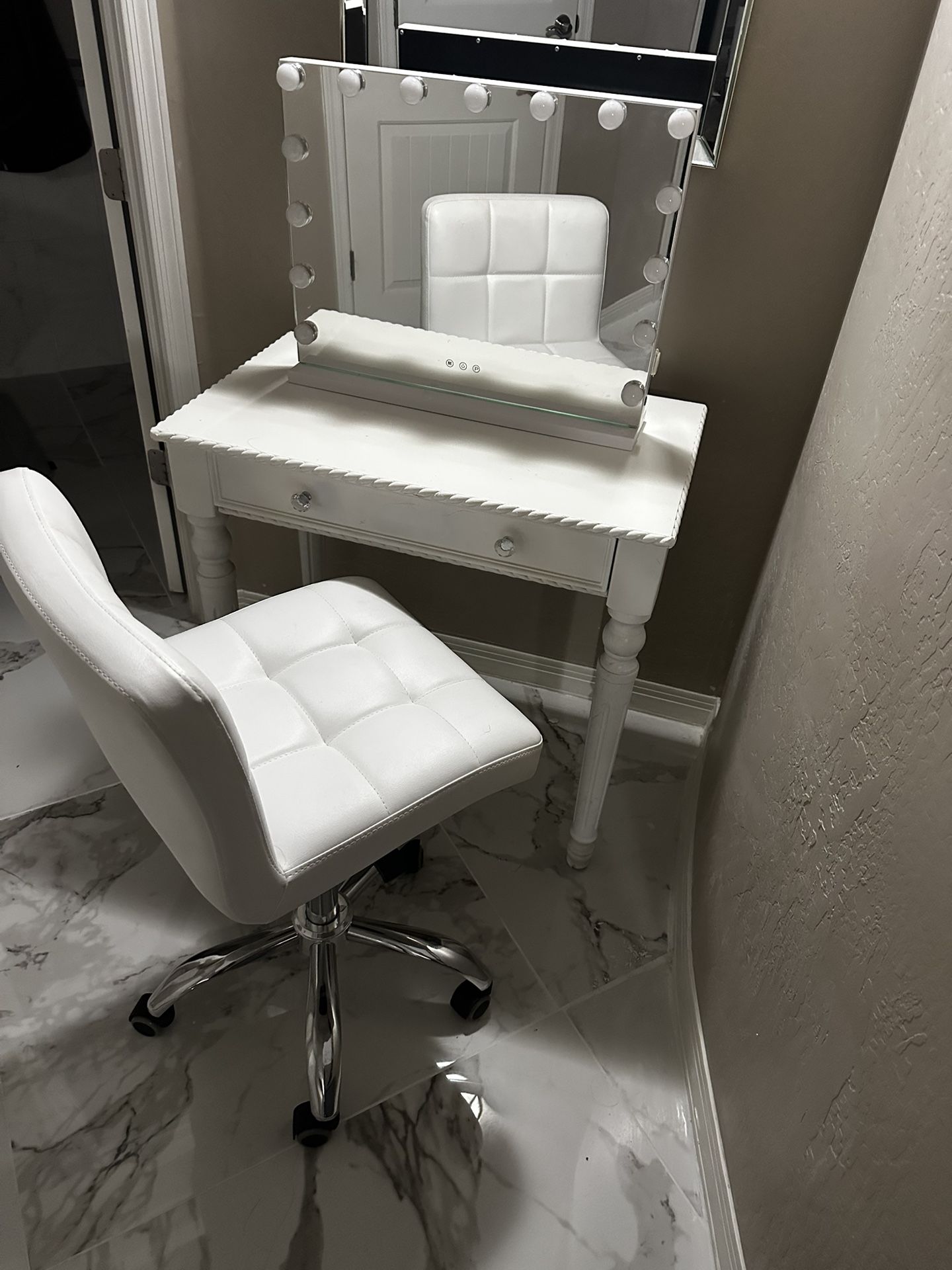 White Vanity Mirror And Chair