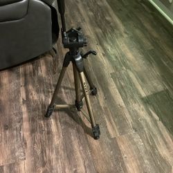 Dynex Universal Professional 60” Tripod DX-TRP60 