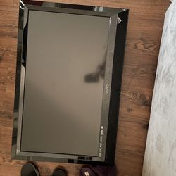 Vizio TV & Mount 