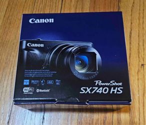 Canon sx740hs camera