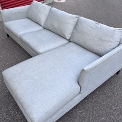 Crate And Barrel Sofa With Chaise Sectional (delivery Available) 