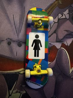 Girl “ Yellow Trucks “ Tech Deck Fingerboard