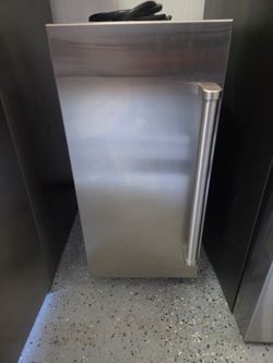 Subzero ice maker