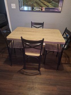 Mesa 4 sillas nuevo