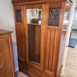 Antique Mohagany Wardrobe 