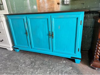 Spacious Sideboard/ Cabinet