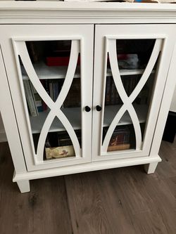 Elegant cream cabinet mint condition