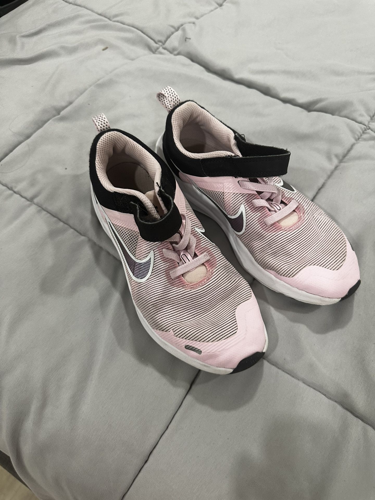Nike Tennis Shoes
