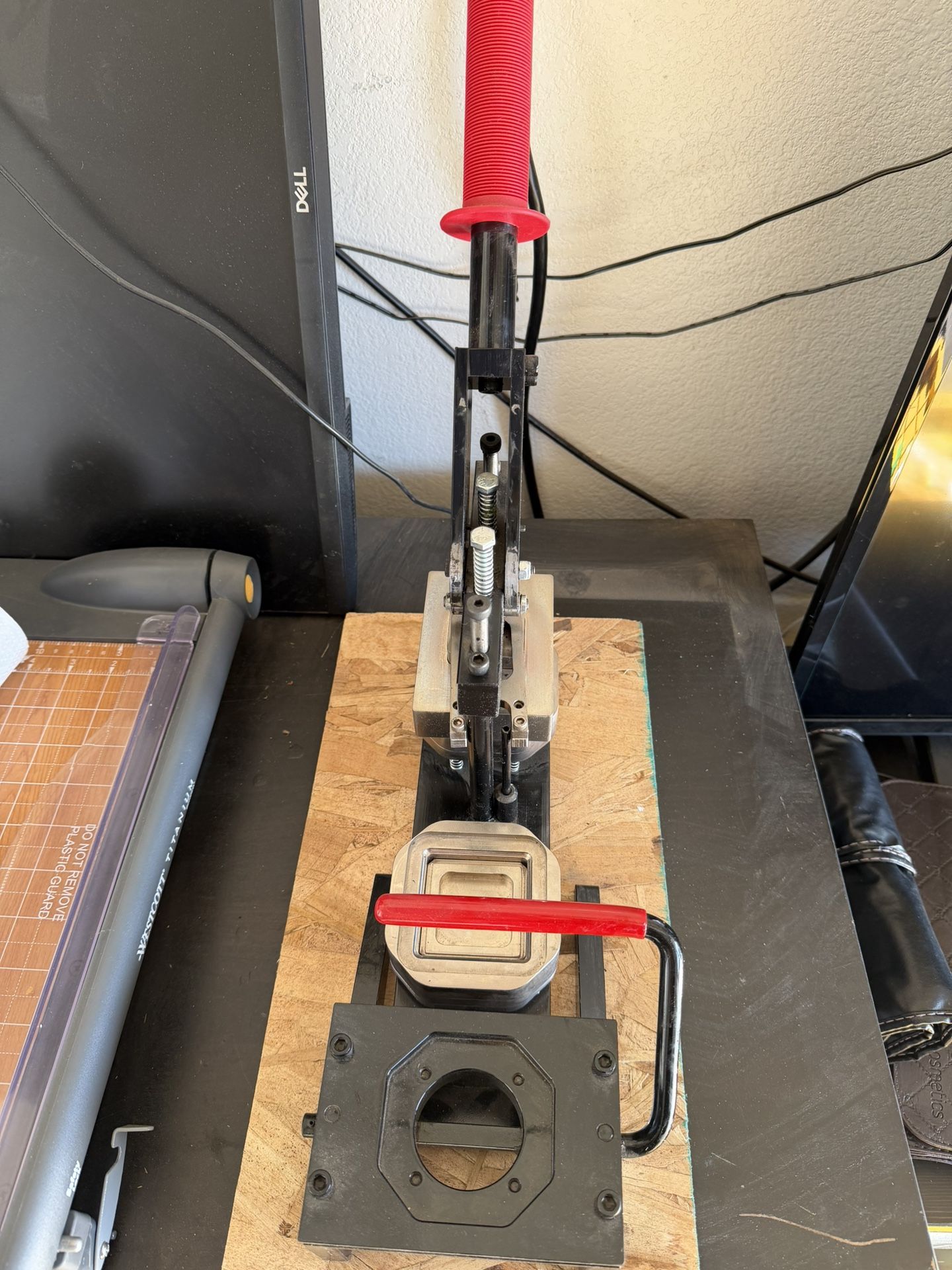 ✨ MPRO Manual Square 2x2 Magnet Press Kit — LIKE NEW ✨