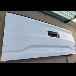 Tacoma Tailgate 16-23