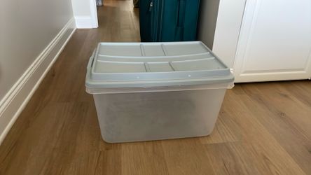 Clear Plastic Storage Bin with Lid