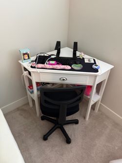 White Wood Corner Desk with Drawer