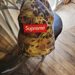 SUPREME CAMO HAT