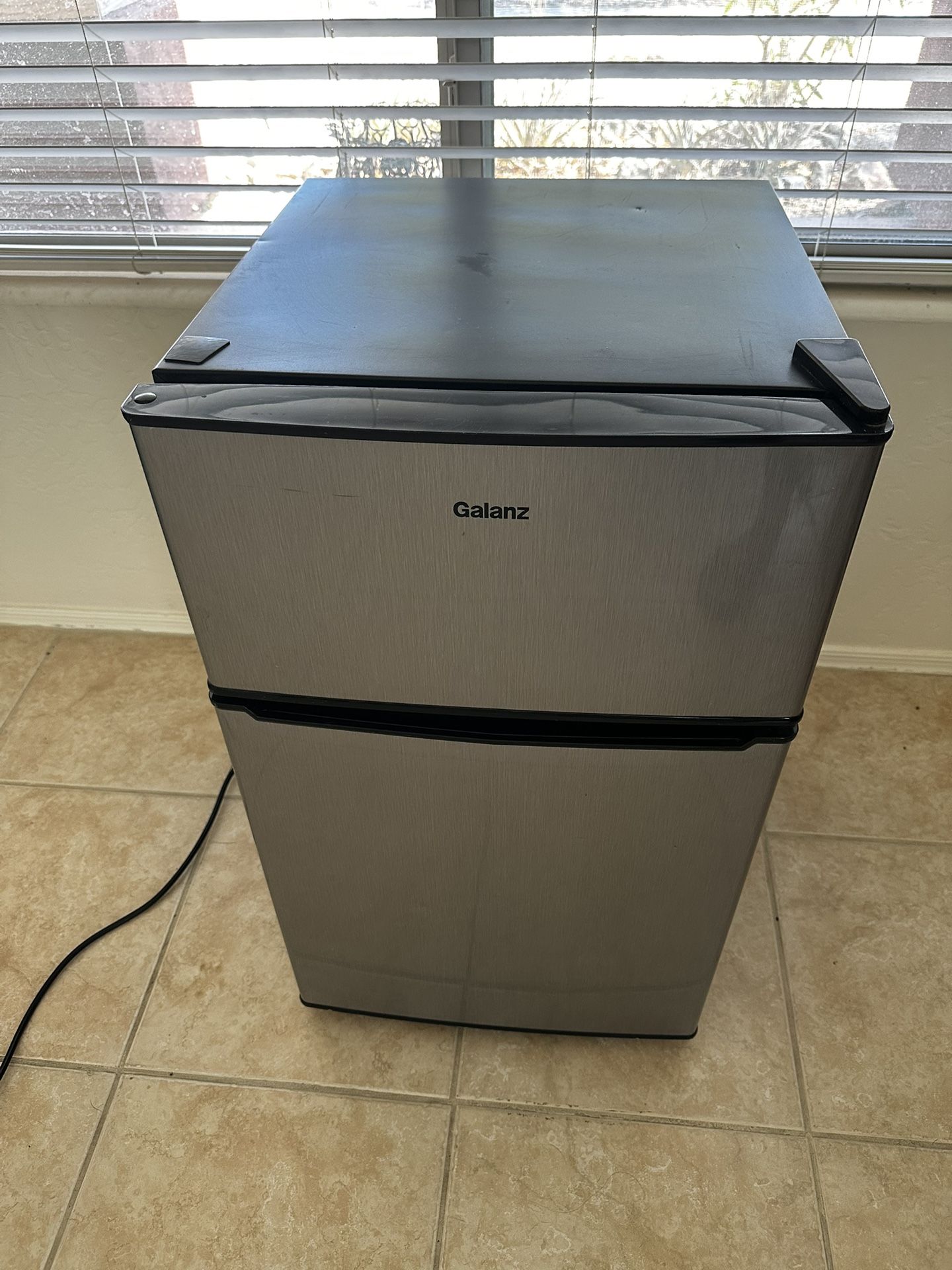 Galanz 3.1 Cu Ft Mini Fridge with Freezer