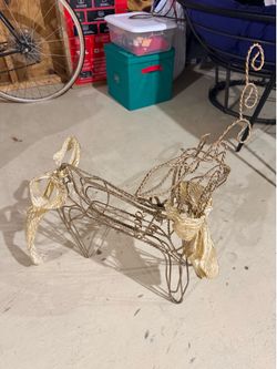 Gold decorative reindeer