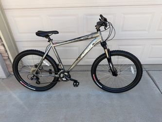 Specialized Hardrock Sport bike