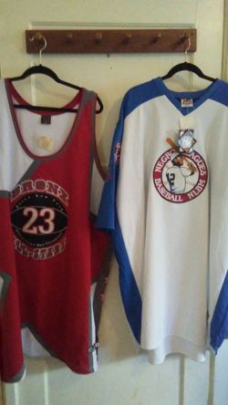 2 men jersey nice brand New with tags size 5-xl.