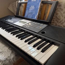 YAMAHA YPT-230 Electronic Digital 61 Key  electronic piano/Portable Keyboard Works  with AC Adapter