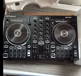 Roland DJ-202 Serato DJ Controller