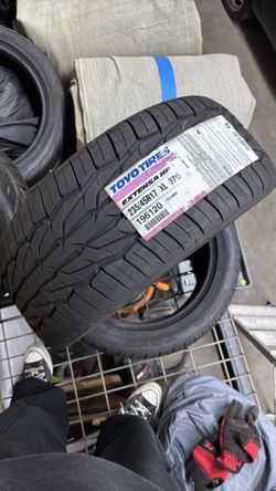 235/45/17 Toyo Extensa HP 2