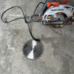 Wired Electric Black And Decker Circular Saw For Sale
