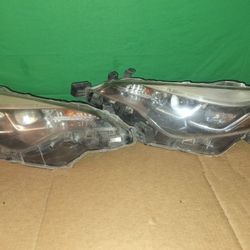 2017 TOYOTA COROLLA HEADLIGHT OEM