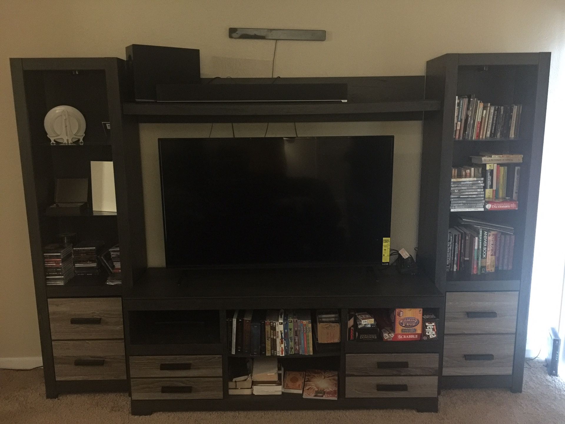 Entertainment wall unit