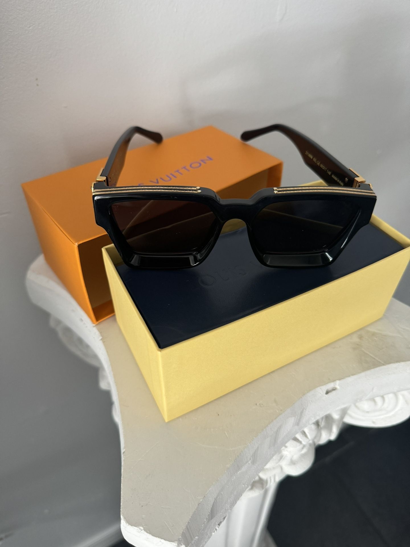Lv Shades