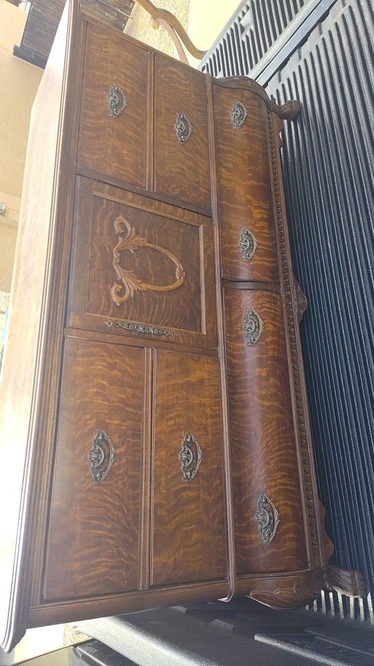 Pulaski Furniture Corporation - Dresser With Mirror and Beautiful Bed Headboard 