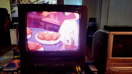 13" CRT TV VCR VHS Combo color retro gaming television model 1998