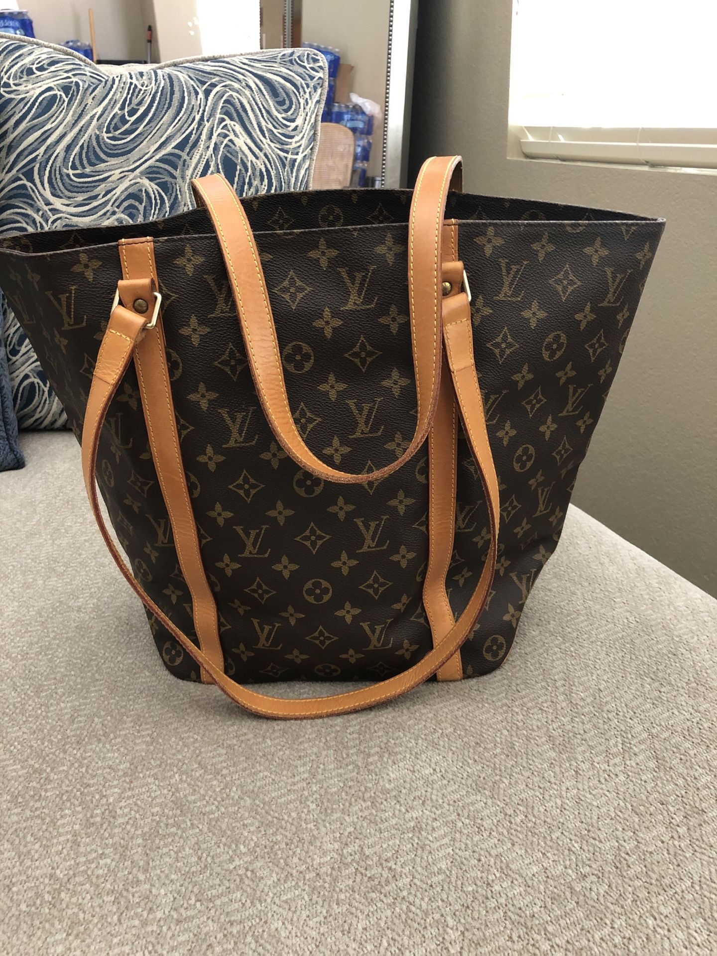 Authentic Like New Louis Vuitton Tote