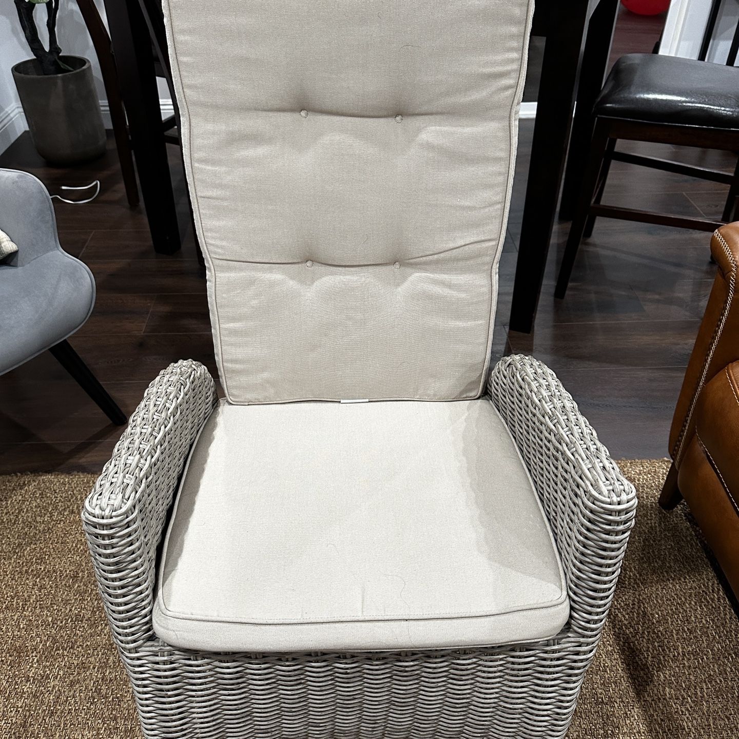 Broyhill Chair That Reclines 