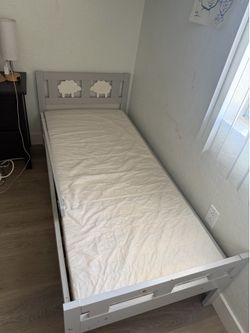 Toddler bed