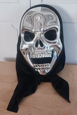 2 Full Face Head Covering Masks & 2 Hooded Capes ● 