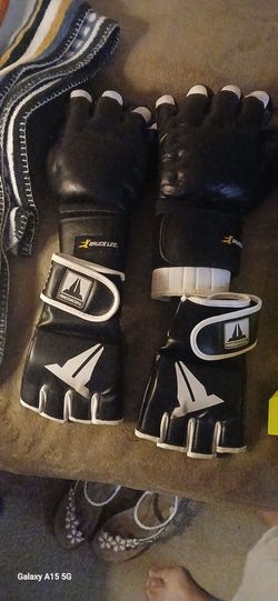 2 sets of boxing  mma gloves