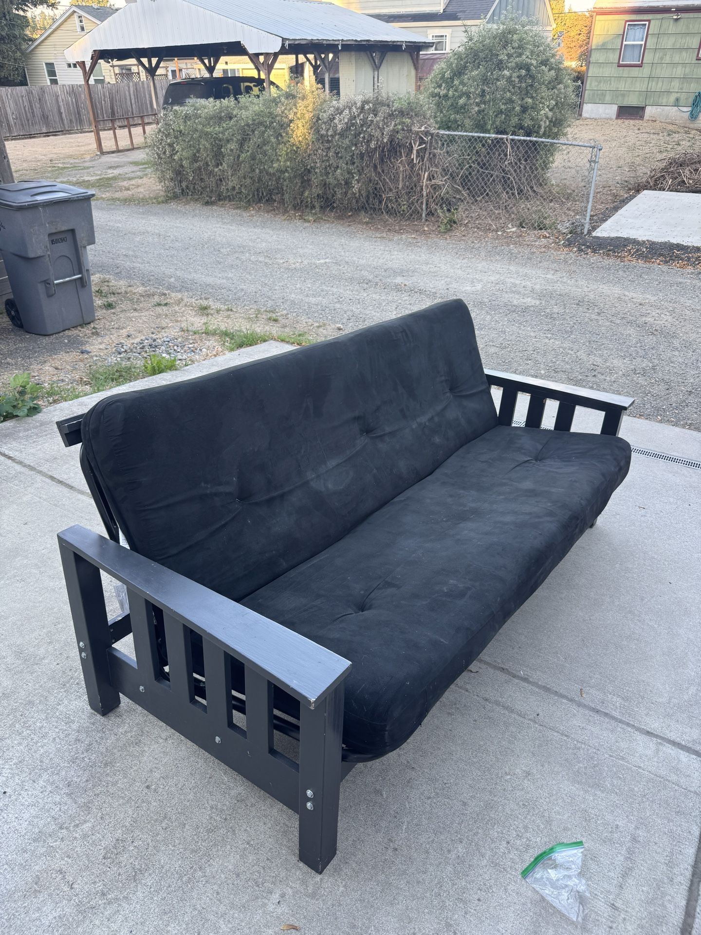 Black Futon